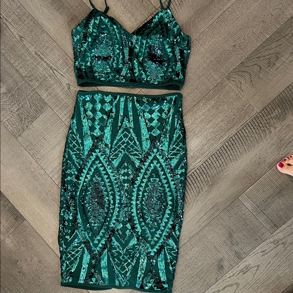 Lulus Dresses & Skirts - Lulu's Emerald Green Sequin Set